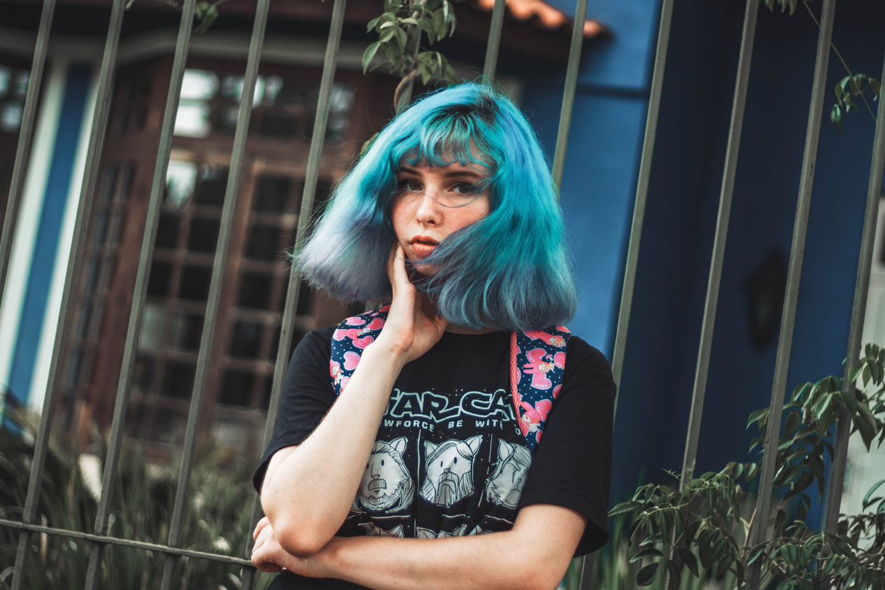 young person impacted by cancer has coloured her hair blue for canteen's national bandanna day 